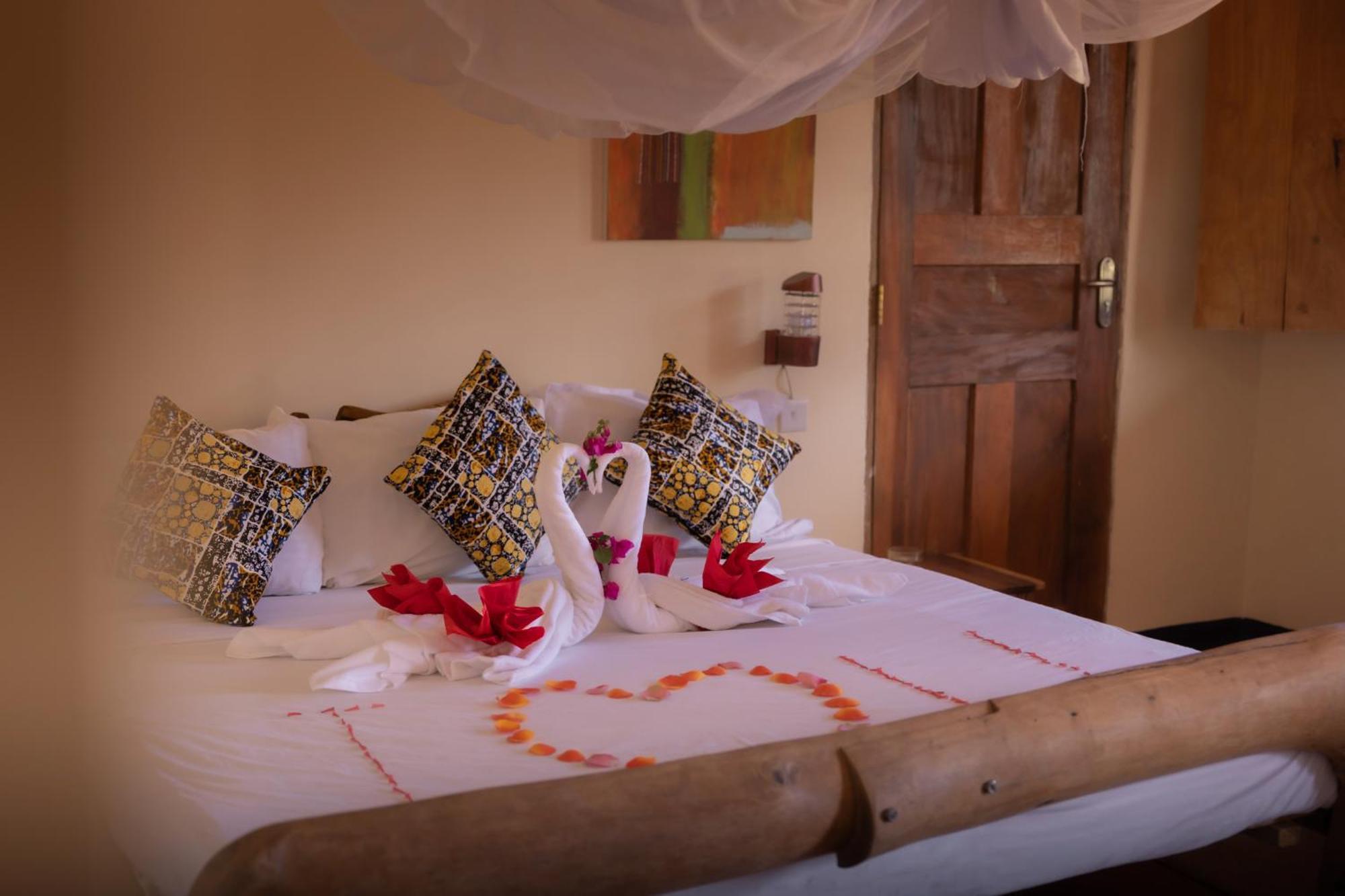 Lake Natron Maasai Giraffe Eco Lodge And Camping Mtowabaga 외부 사진